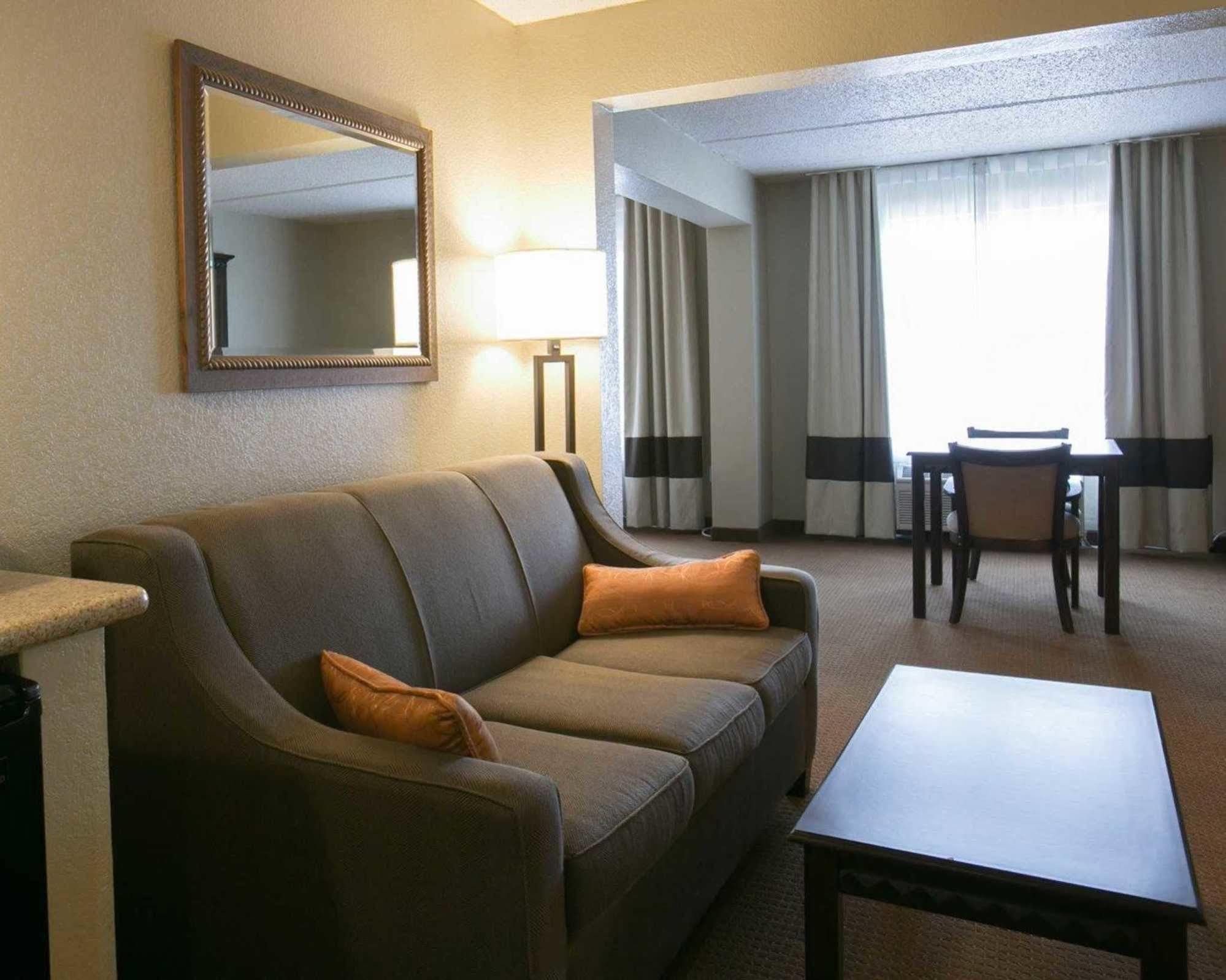 Comfort Suites Austin Airport Exterior foto
